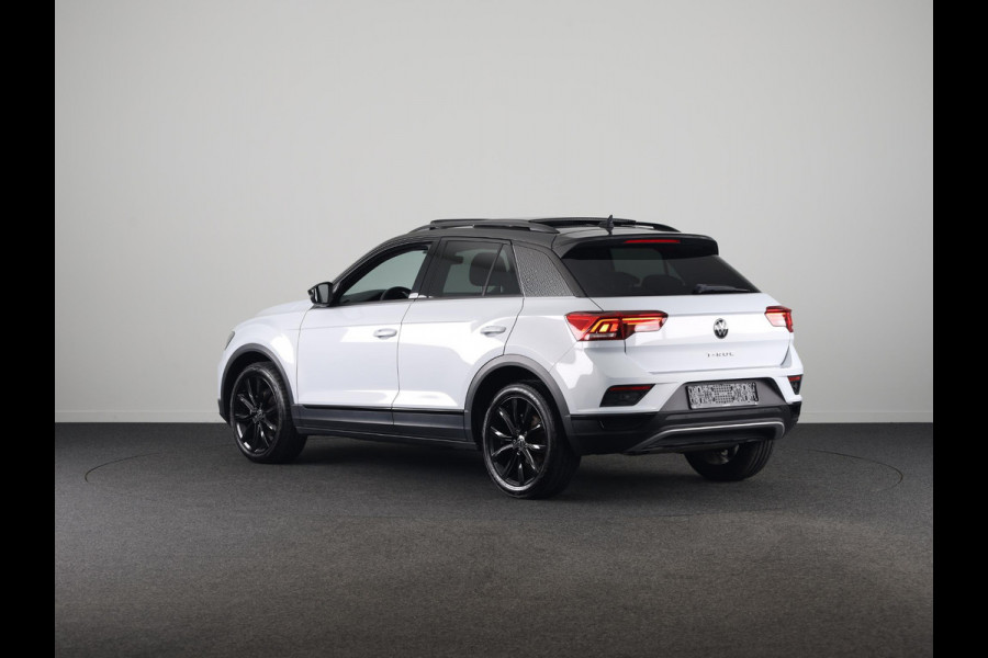 Volkswagen T-Roc 1.5 TSI Sport 150 pk Automaat (DSG) | Navigatie via App | Panoramadak | Parkeersensoren | Black Style pakket | Stoelverwarming |