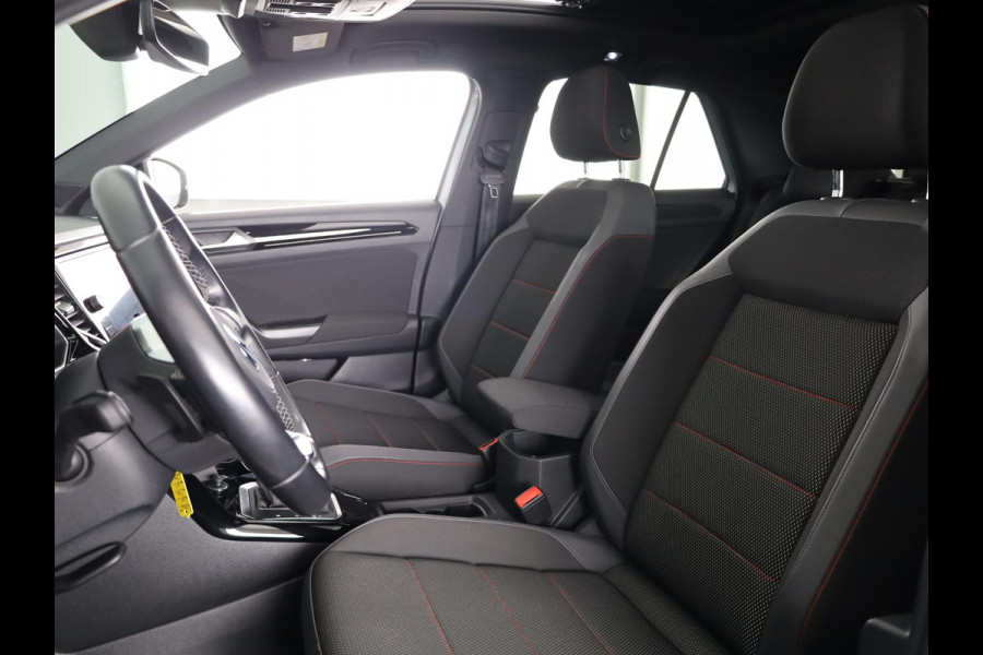 Volkswagen T-Roc 1.5 TSI Sport 150 pk Automaat (DSG) | Navigatie via App | Panoramadak | Parkeersensoren | Black Style pakket | Stoelverwarming |