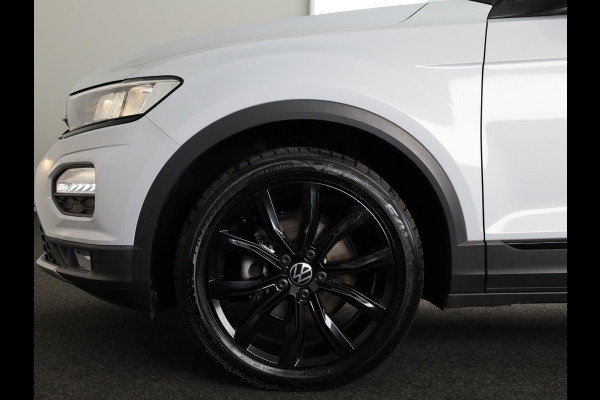 Volkswagen T-Roc 1.5 TSI Sport 150 pk Automaat (DSG) | Navigatie via App | Panoramadak | Parkeersensoren | Black Style pakket | Stoelverwarming |