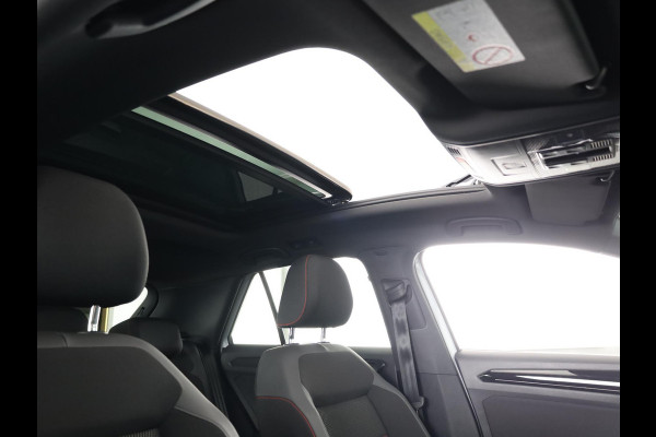 Volkswagen T-Roc 1.5 TSI Sport 150 pk Automaat (DSG) | Navigatie via App | Panoramadak | Parkeersensoren | Black Style pakket | Stoelverwarming |