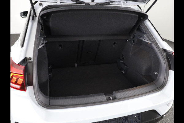 Volkswagen T-Roc 1.5 TSI Sport 150 pk Automaat (DSG) | Navigatie via App | Panoramadak | Parkeersensoren | Black Style pakket | Stoelverwarming |