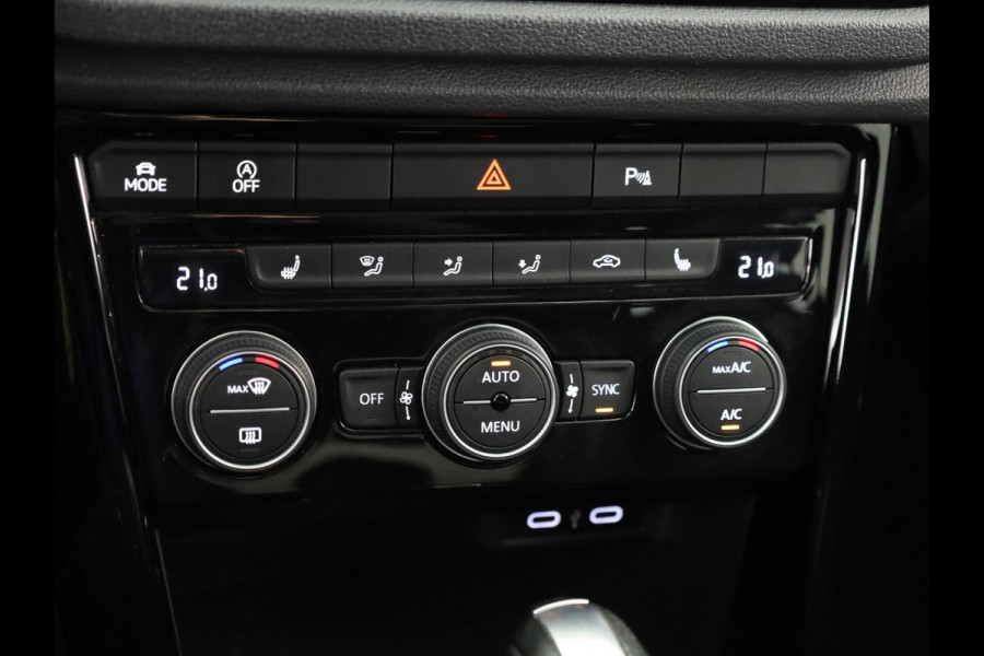 Volkswagen T-Roc 1.5 TSI Sport 150 pk Automaat (DSG) | Navigatie via App | Panoramadak | Parkeersensoren | Black Style pakket | Stoelverwarming |