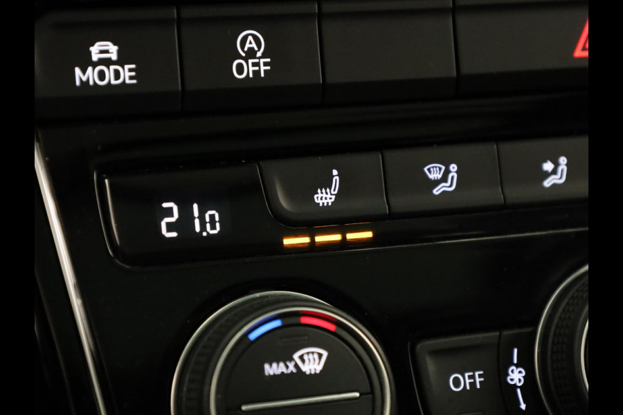 Volkswagen T-Roc 1.5 TSI Sport 150 pk Automaat (DSG) | Navigatie via App | Panoramadak | Parkeersensoren | Black Style pakket | Stoelverwarming |