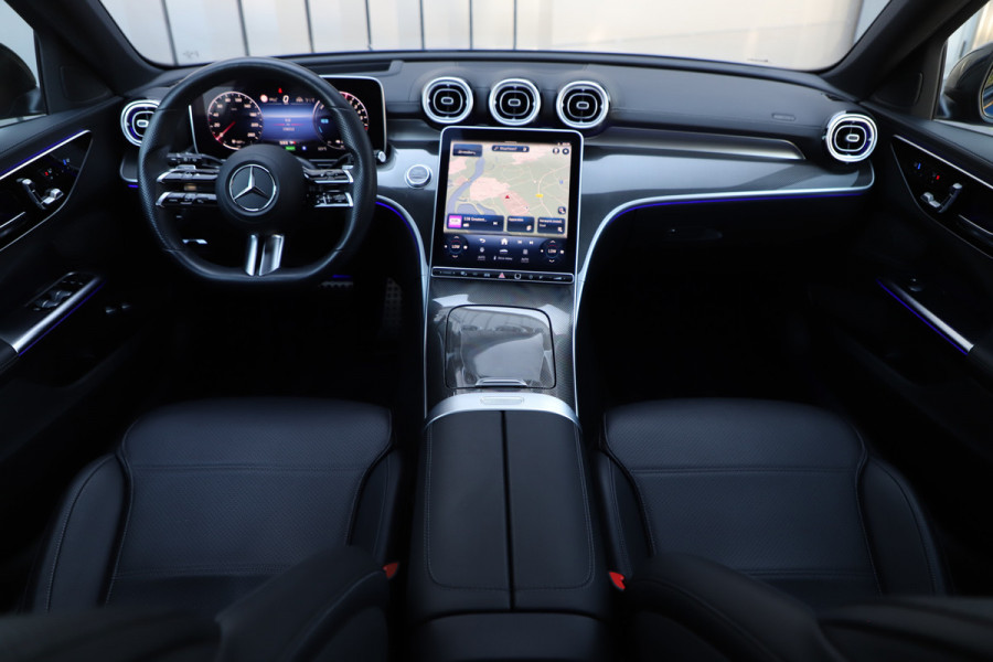 Mercedes-Benz C-Klasse Estate 300e AMG | 313PK | Massage | Head-up | Keyless | Sfeerverlichting | Stoelkoeling | Distronic+ | Leder | 2022.