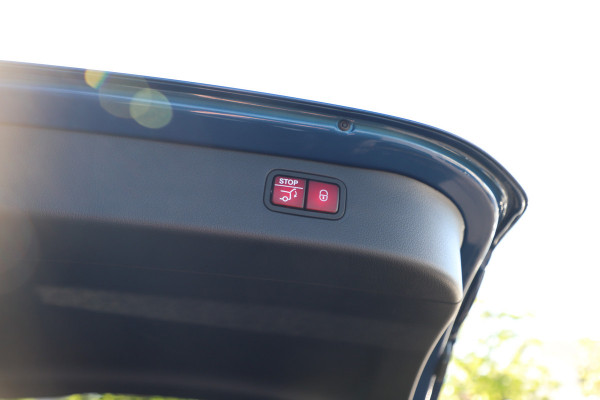 Mercedes-Benz C-Klasse Estate 300e AMG | 313PK | Massage | Head-up | Keyless | Sfeerverlichting | Stoelkoeling | Distronic+ | Leder | 2022.