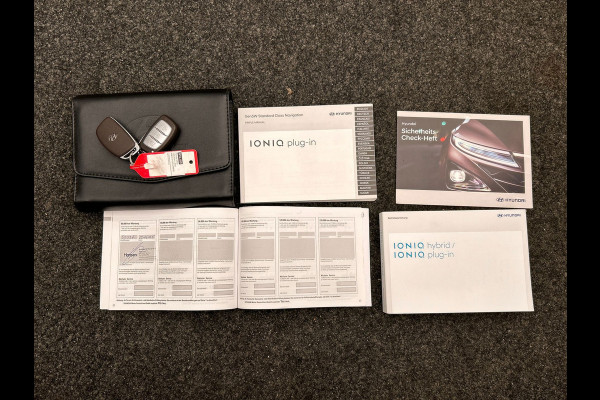 Hyundai IONIQ 1.6 GDi PHEV Comfort | Carplay | Adaptive-cruise | Camera | Schuif/kanteldak | Stoel/Stuurverwarming |