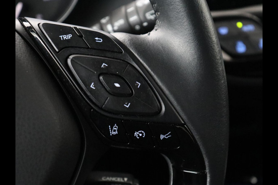 Toyota C-HR 2.0 Hybrid First Edition | Stoelverwarming | Adaptive cruise | Camera | Carplay | JBL Sound | Keyless | Full LED | Navigatie | Dodehoek detectie | Climate control | Bluetooth