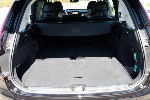 Volvo XC90 2.0 T8 AWD Ultra Dark PHEV / INCL. Fabrieksgarantie / Luchtverin