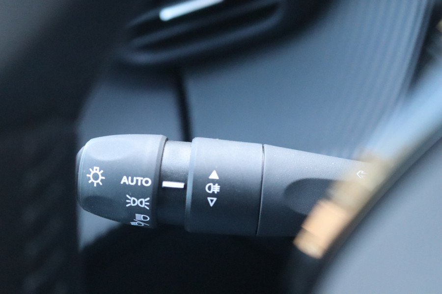 Peugeot 208 1.2 PureT. 100PK Allure Carplay-android/Parkeerhulp/Cruise-control