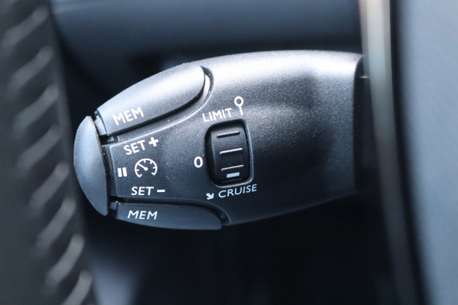 Peugeot 208 1.2 PureT. 100PK Allure Carplay-android/Parkeerhulp/Cruise-control
