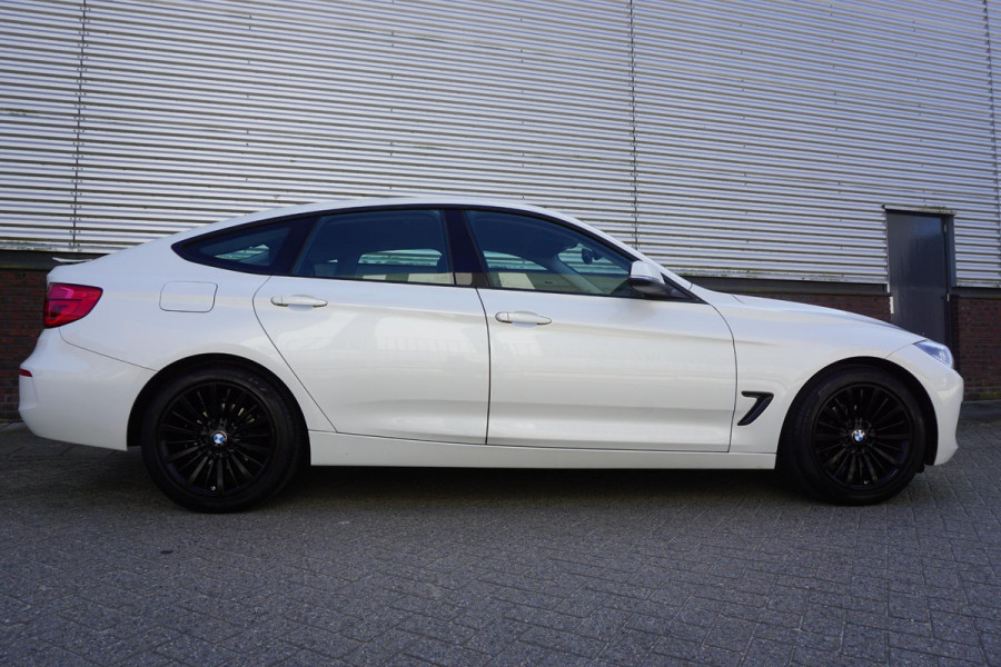 BMW 3-serie Gran Turismo 320i Sport Line GT/Sportstoelen/2e Eigenaar/