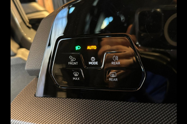 Volkswagen Golf 1.5 eTSI R-Line / 360 Camera / Pano / H/K / Stoel/Stuur verwarming / Carplay
