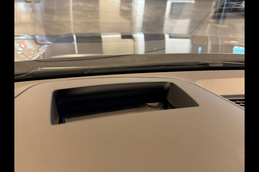 Volkswagen Golf 1.5 eTSI R-Line / 360 Camera / Pano / H/K / Stoel/Stuur verwarming / Carplay