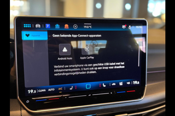 Volkswagen Golf 1.5 eTSI R-Line / 360 Camera / Pano / H/K / Stoel/Stuur verwarming / Carplay