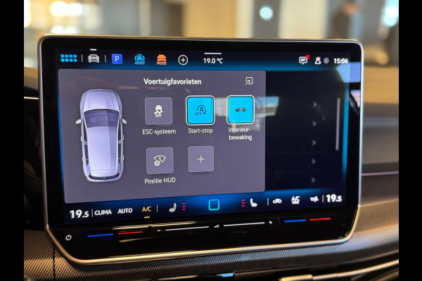 Volkswagen Golf 1.5 eTSI R-Line / 360 Camera / Pano / H/K / Stoel/Stuur verwarming / Carplay