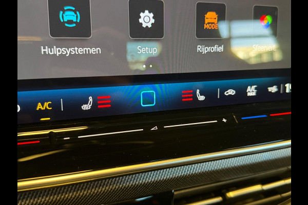 Volkswagen Golf 1.5 eTSI R-Line / 360 Camera / Pano / H/K / Stoel/Stuur verwarming / Carplay