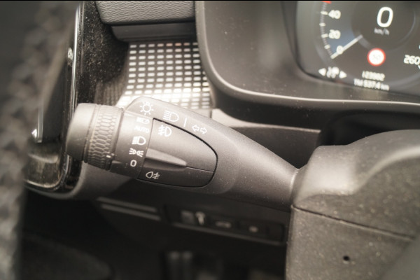 Volvo XC40 1.5 T5 Recharge R-Design -NAVI-ECC-CAM-PDC-