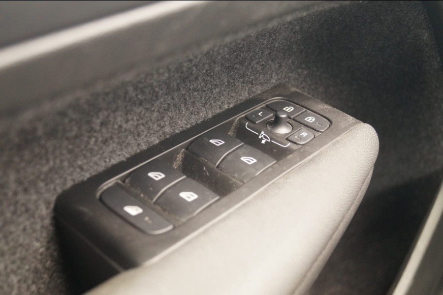 Volvo XC40 1.5 T5 Recharge R-Design -NAVI-ECC-CAM-PDC-