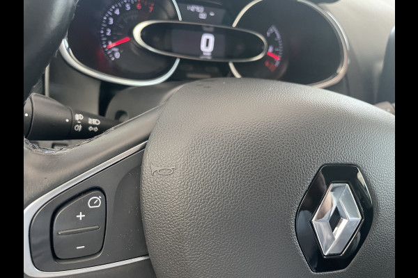Renault Clio Estate 0.9 TCe Intens Airco - Achteruitrijcamera - Parkeersensor achter - Navigatie - Cruise control - Dakrails - Licht metalen velgen 16 inch - Led verlichting - Elektrische ramen - Keyless entry/ start - Bluetooth - Stuur multifunctioneel - Stuur leder - Radio