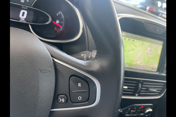 Renault Clio Estate 0.9 TCe Intens Airco - Achteruitrijcamera - Parkeersensor achter - Navigatie - Cruise control - Dakrails - Licht metalen velgen 16 inch - Led verlichting - Elektrische ramen - Keyless entry/ start - Bluetooth - Stuur multifunctioneel - Stuur leder - Radio
