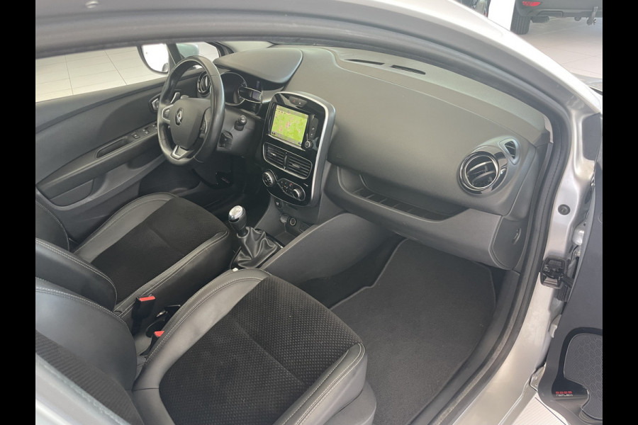 Renault Clio Estate 0.9 TCe Intens Airco - Achteruitrijcamera - Parkeersensor achter - Navigatie - Cruise control - Dakrails - Licht metalen velgen 16 inch - Led verlichting - Elektrische ramen - Keyless entry/ start - Bluetooth - Stuur multifunctioneel - Stuur leder - Radio