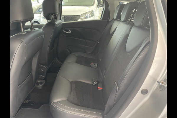 Renault Clio Estate 0.9 TCe Intens Airco - Achteruitrijcamera - Parkeersensor achter - Navigatie - Cruise control - Dakrails - Licht metalen velgen 16 inch - Led verlichting - Elektrische ramen - Keyless entry/ start - Bluetooth - Stuur multifunctioneel - Stuur leder - Radio