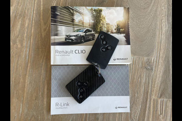 Renault Clio Estate 0.9 TCe Intens Airco - Achteruitrijcamera - Parkeersensor achter - Navigatie - Cruise control - Dakrails - Licht metalen velgen 16 inch - Led verlichting - Elektrische ramen - Keyless entry/ start - Bluetooth - Stuur multifunctioneel - Stuur leder - Radio