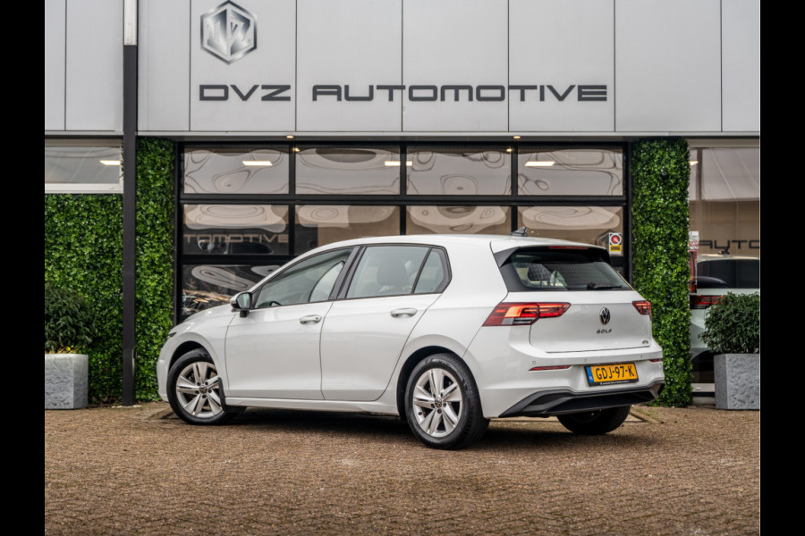 Volkswagen Golf 1.0 eTSI Life | Clima | Ambient | Carplay |