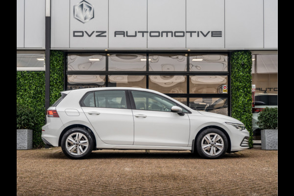 Volkswagen Golf 1.0 eTSI Life | Clima | Ambient | Carplay |