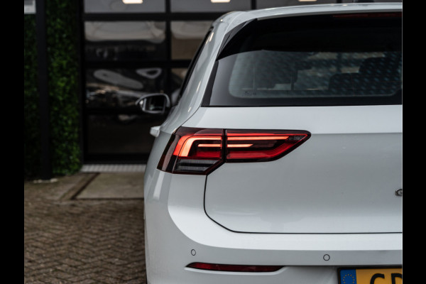 Volkswagen Golf 1.0 eTSI Life | Clima | Ambient | Carplay |