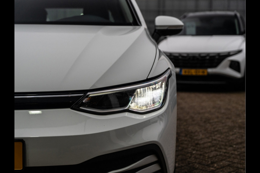 Volkswagen Golf 1.0 eTSI Life | Clima | Ambient | Carplay |