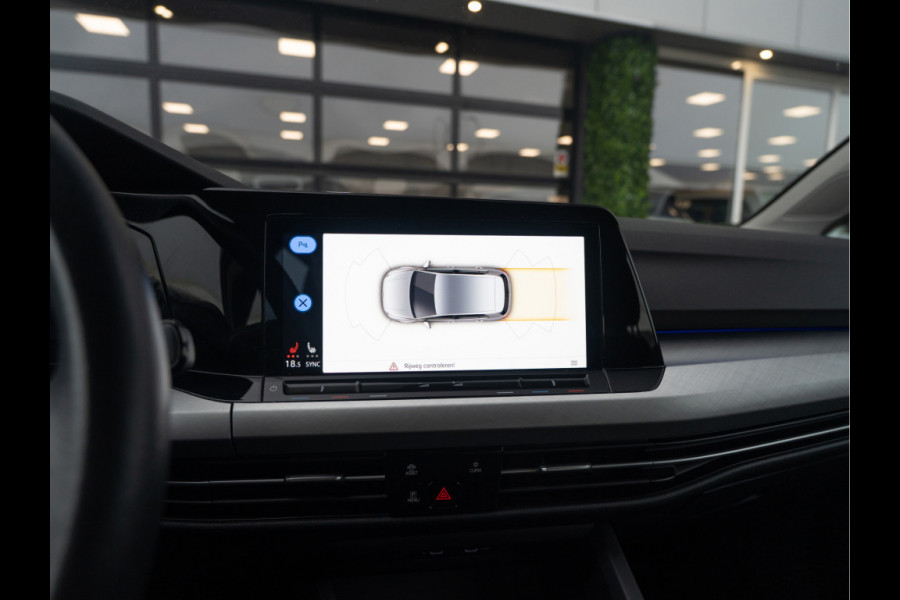 Volkswagen Golf 1.0 eTSI Life | Clima | Ambient | Carplay |