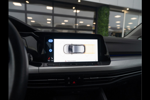 Volkswagen Golf 1.0 eTSI Life | Clima | Ambient | Carplay |