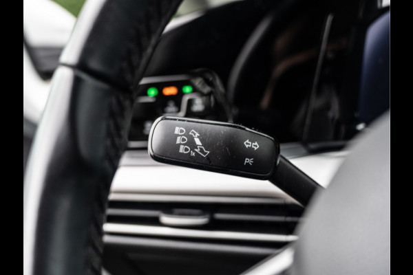 Volkswagen Golf 1.0 eTSI Life | Clima | Ambient | Carplay |