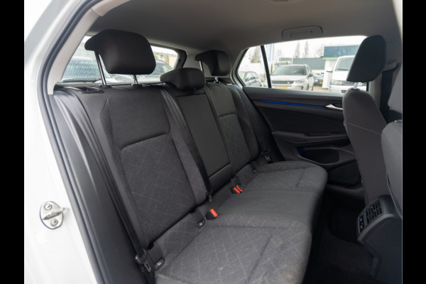 Volkswagen Golf 1.0 eTSI Life | Clima | Ambient | Carplay |