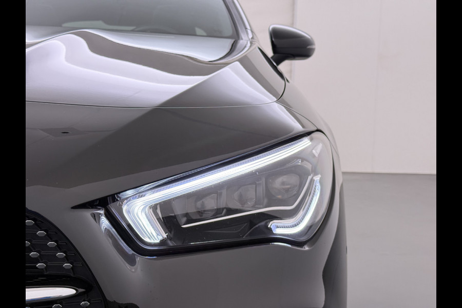 Mercedes-Benz CLA-Klasse 250e AMG // SoH 95% // Panoramadak // Carplay // MultiBeam LED // Sfeerverlichting // Night pakket // Keyless // 18" AMG