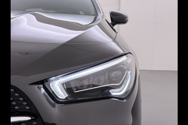 Mercedes-Benz CLA-Klasse 250e AMG // SoH 95% // Panoramadak // Carplay // MultiBeam LED // Sfeerverlichting // Night pakket // Keyless // 18" AMG