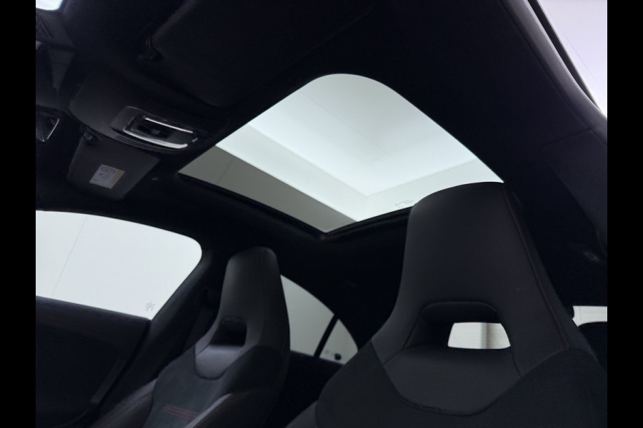 Mercedes-Benz CLA-Klasse 250e AMG // SoH 95% // Panoramadak // Carplay // MultiBeam LED // Sfeerverlichting // Night pakket // Keyless // 18" AMG