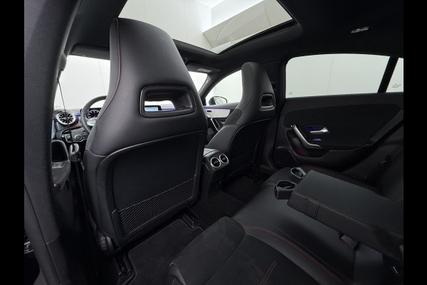 Mercedes-Benz CLA-Klasse 250e AMG // SoH 95% // Panoramadak // Carplay // MultiBeam LED // Sfeerverlichting // Night pakket // Keyless // 18" AMG