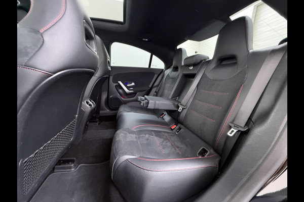 Mercedes-Benz CLA-Klasse 250e AMG // SoH 95% // Panoramadak // Carplay // MultiBeam LED // Sfeerverlichting // Night pakket // Keyless // 18" AMG