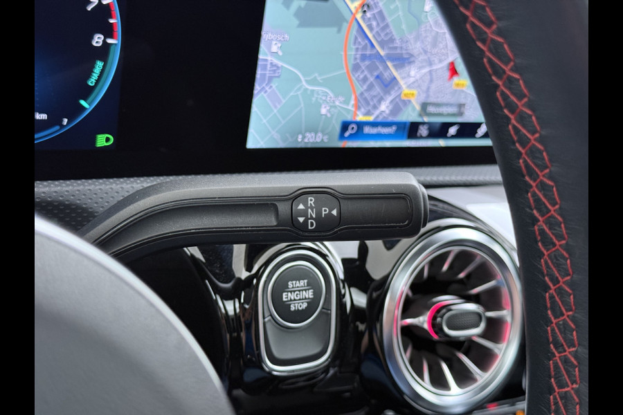 Mercedes-Benz CLA-Klasse 250e AMG // SoH 95% // Panoramadak // Carplay // MultiBeam LED // Sfeerverlichting // Night pakket // Keyless // 18" AMG