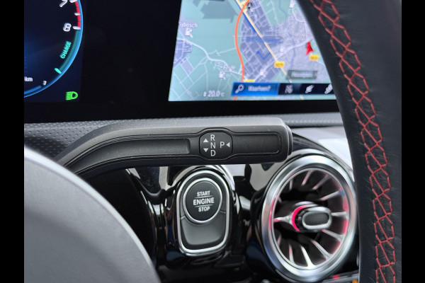 Mercedes-Benz CLA-Klasse 250e AMG // SoH 95% // Panoramadak // Carplay // MultiBeam LED // Sfeerverlichting // Night pakket // Keyless // 18" AMG