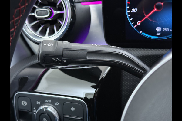 Mercedes-Benz CLA-Klasse 250e AMG // SoH 95% // Panoramadak // Carplay // MultiBeam LED // Sfeerverlichting // Night pakket // Keyless // 18" AMG