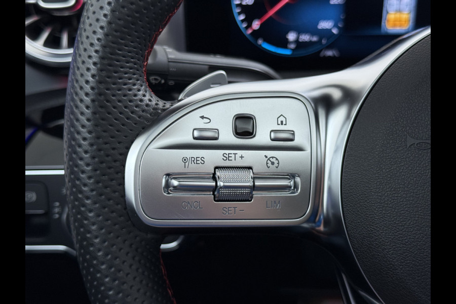 Mercedes-Benz CLA-Klasse 250e AMG // SoH 95% // Panoramadak // Carplay // MultiBeam LED // Sfeerverlichting // Night pakket // Keyless // 18" AMG