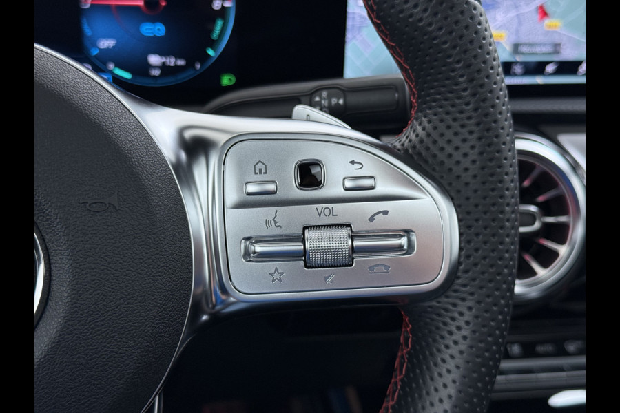 Mercedes-Benz CLA-Klasse 250e AMG // SoH 95% // Panoramadak // Carplay // MultiBeam LED // Sfeerverlichting // Night pakket // Keyless // 18" AMG