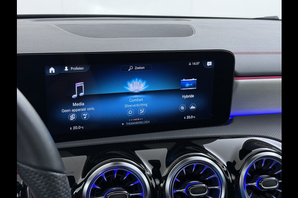 Mercedes-Benz CLA-Klasse 250e AMG // SoH 95% // Panoramadak // Carplay // MultiBeam LED // Sfeerverlichting // Night pakket // Keyless // 18" AMG