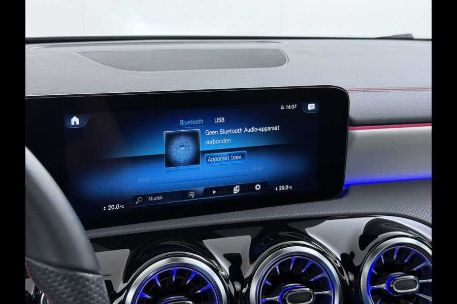 Mercedes-Benz CLA-Klasse 250e AMG // SoH 95% // Panoramadak // Carplay // MultiBeam LED // Sfeerverlichting // Night pakket // Keyless // 18" AMG