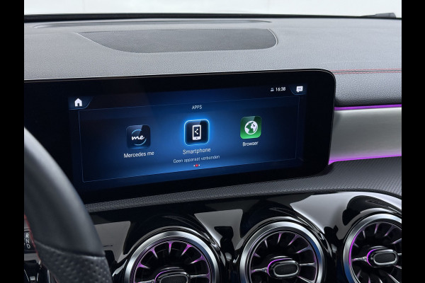 Mercedes-Benz CLA-Klasse 250e AMG // SoH 95% // Panoramadak // Carplay // MultiBeam LED // Sfeerverlichting // Night pakket // Keyless // 18" AMG