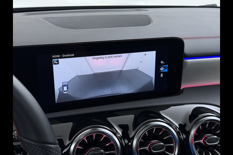 Mercedes-Benz CLA-Klasse 250e AMG // SoH 95% // Panoramadak // Carplay // MultiBeam LED // Sfeerverlichting // Night pakket // Keyless // 18" AMG