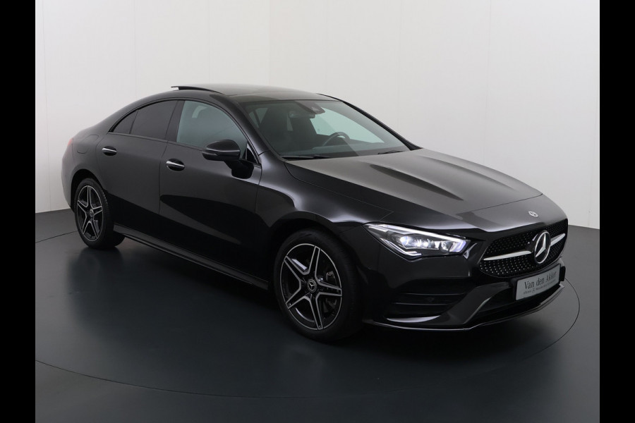 Mercedes-Benz CLA-Klasse 250e AMG // SoH 95% // Panoramadak // Carplay // MultiBeam LED // Sfeerverlichting // Night pakket // Keyless // 18" AMG